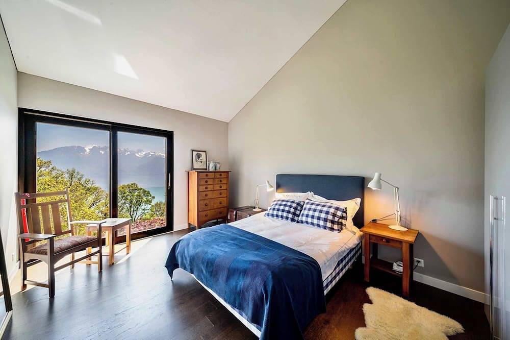 Luxury Villa Retreat with Garden & Lake Views in Le Mont-Pèlerin, Chardonne