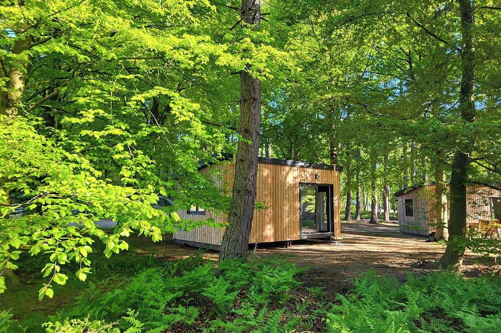 Sherwood Pines - Deluxe Pod 3, romantic, with open fire in Edwinstowe in Clipstone, Nottinghamshire