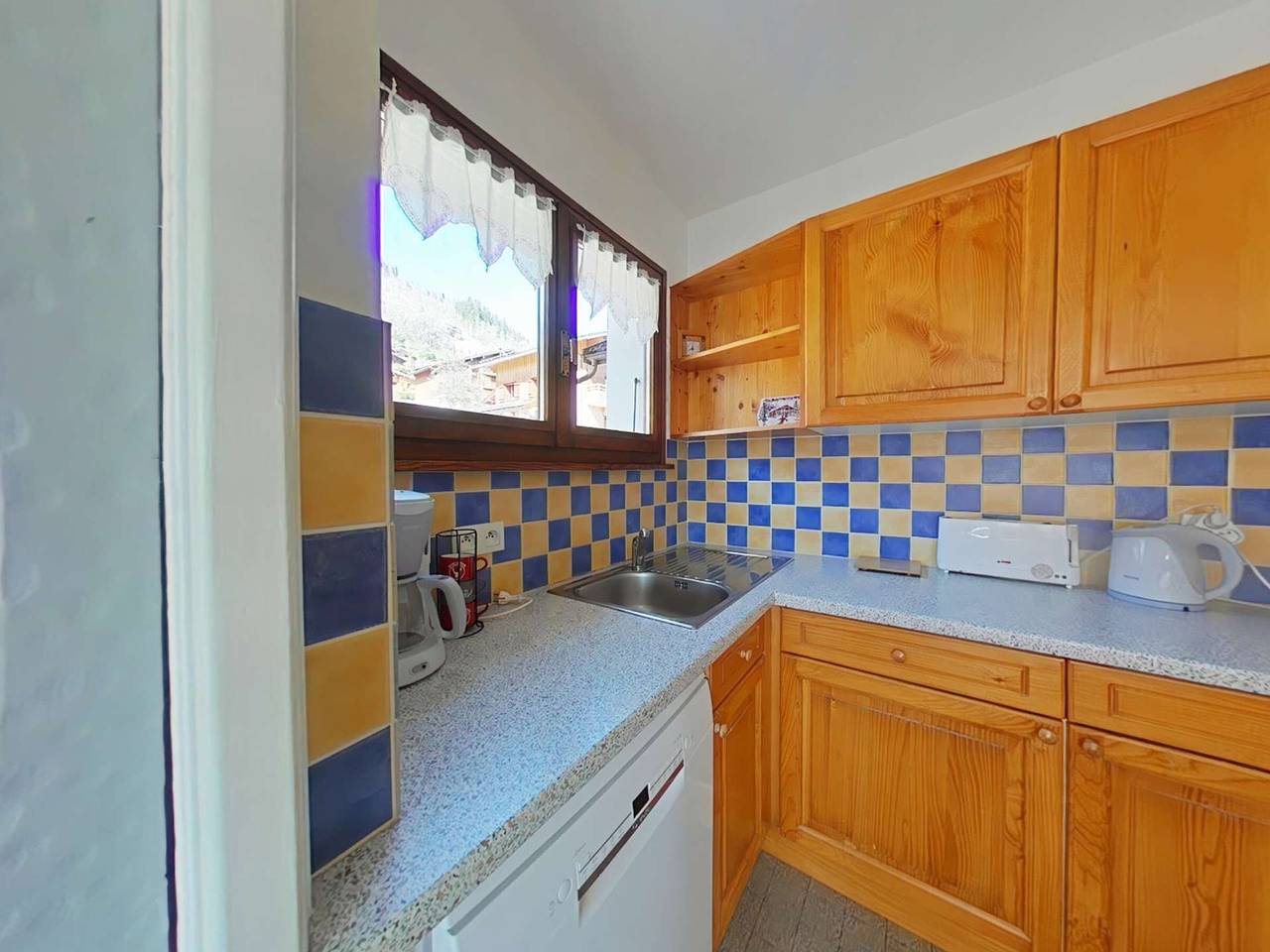 Entire apartment, Spacious 2-Room Apt for 6 in Central Grand Bornand, Close to Shops and Cable Cars in Le Grand-Bornand, Annecy region