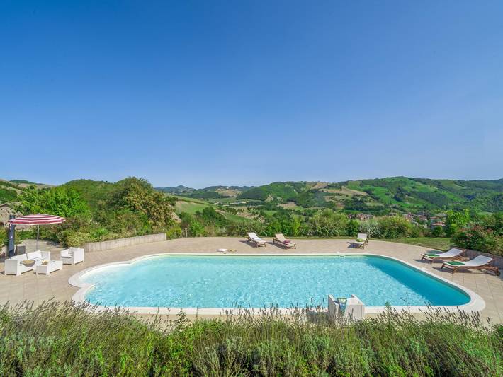 Villa per 15 persone, con Giardino e Piscina nelle Marche