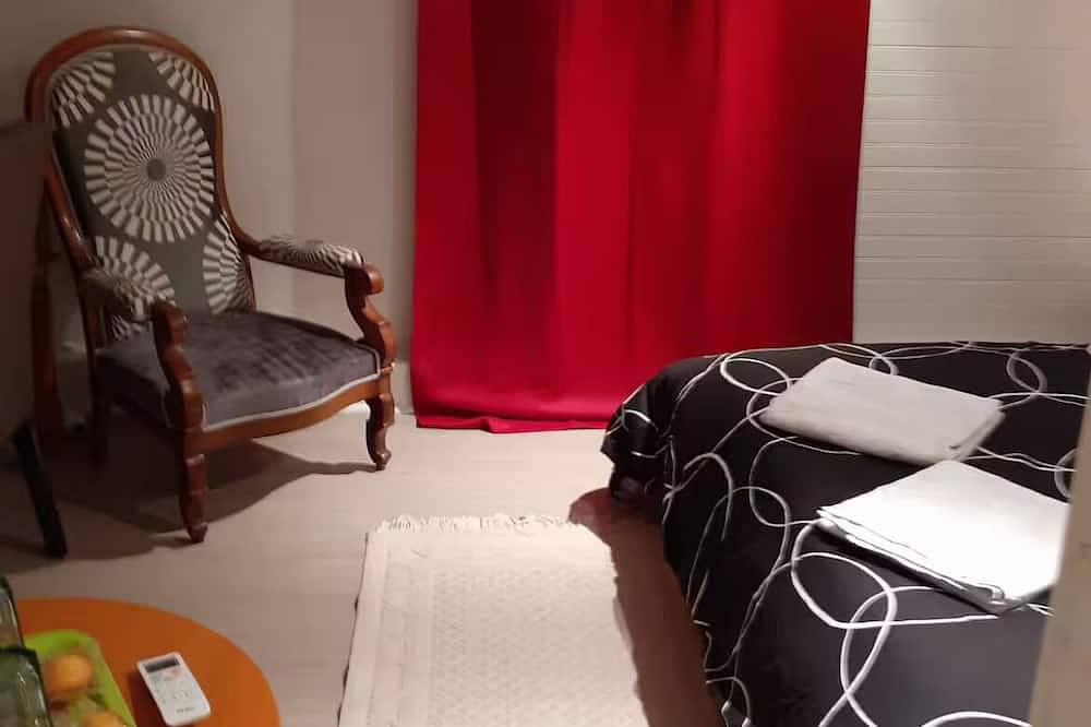 200 meters from the streetcar stop, room with shared bathroom, quiet! in Eysines, Bordeaux und Umgebung