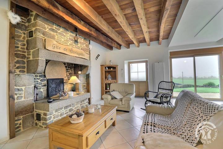 Gîte pour 6 personnes, avec terrasse et jardin dans Val-Couesnon - 4