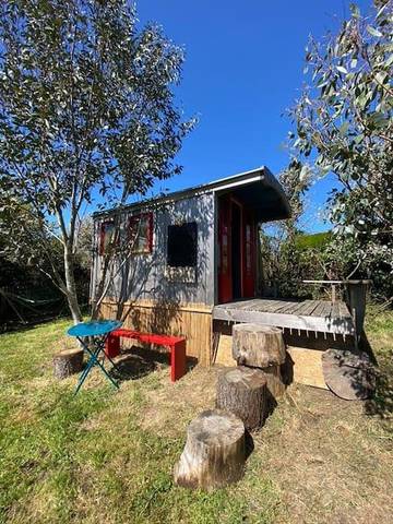 Gîte pour 2 personnes, avec vue ainsi que terrasse et jardin à Plogoff