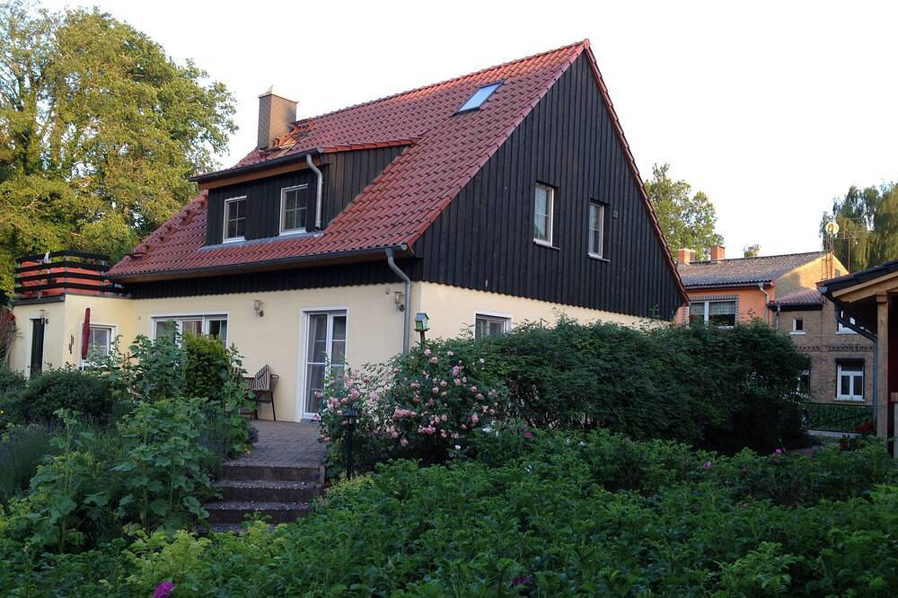 Ganze Wohnung, Ferienwohnung direkt am Haussee auf großem gepflegtem Grundstück in Himmelpfort, Ruppiner Seenland