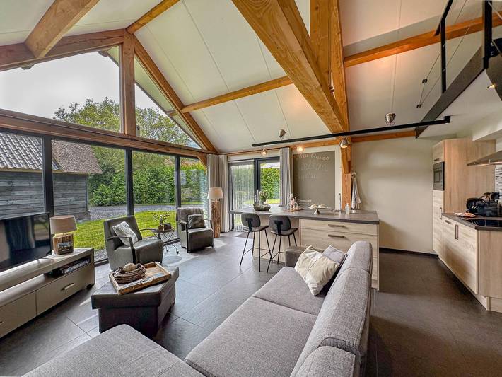 Luxuriöses freistehendes Haus mit Reetdach in Alphen, Nordbrabant