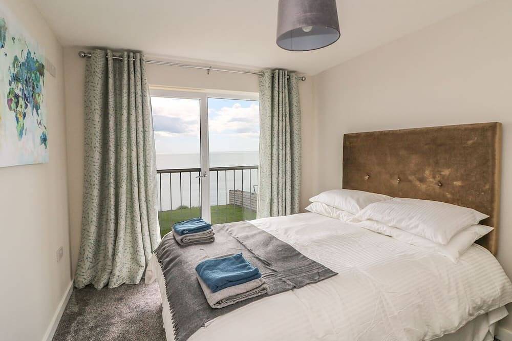 Beach House, pet friendly, with open fire in Courtown, County Wexford in Ardamine, County Wexford