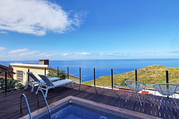 Villa para 8 pessoas, com jardim e piscina e ainda vista para o mar no Funchal