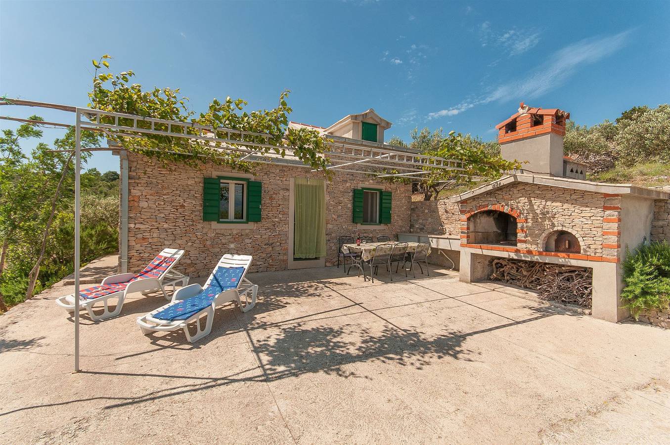House Vela Lozna in Postira, Brac