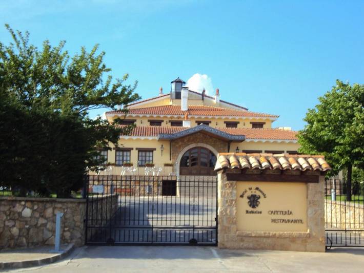 Apartamento para 3 personas, con Jacuzzi y Terraza además de Jardín y Piscina en Rubielos de Mora
