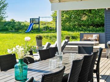 Ferieudlejning til 18 Personer i Vejby Strand, Vejby, Billede 2