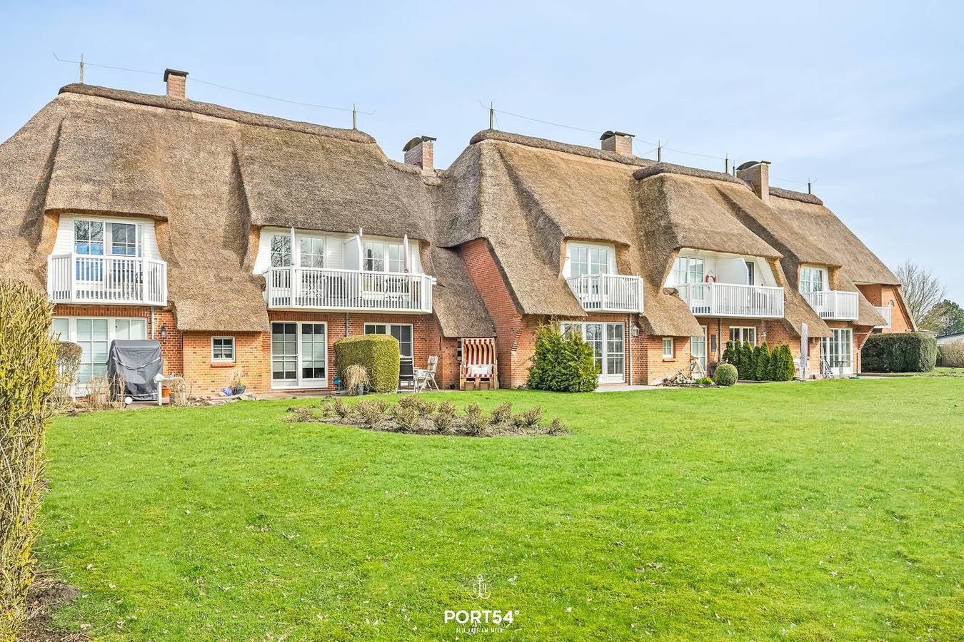 Ganze Wohnung, Ferienwohnung Reet & Meer: Stilvoller Komfort nahe Nordseestrand in Büsumer Deichhausen in Büsumer Deichhausen, Nordseeküste