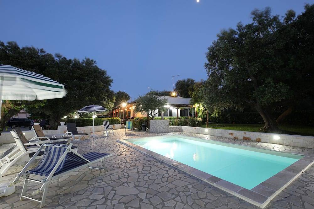 Maison de campagne avec piscine et barbecue, toute la famille! in Carovigno, Salento