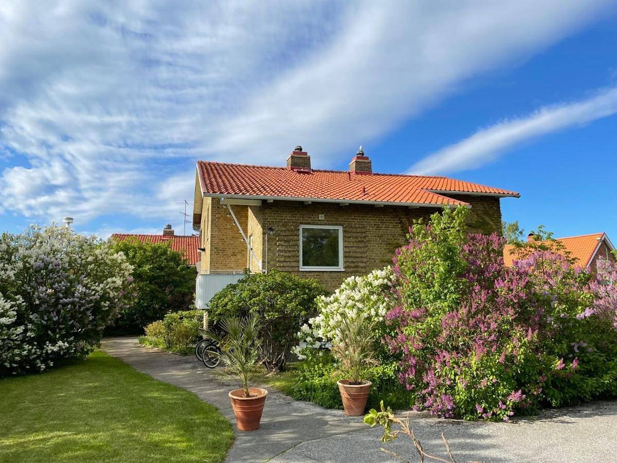Double Room with 180 cm double bed - private toilet and shared shower in Simrishamn, Österlen