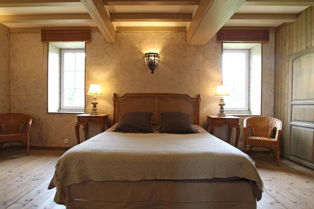 Charming cottage with garden, pets allowed, parking and Wifi in Valognes, Côte de la Déroute