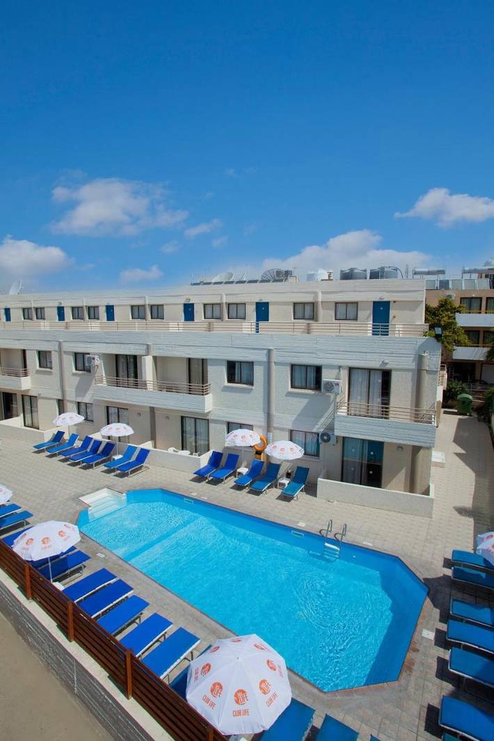 Appart’hôtel pour 2 personnes, avec vue ainsi que jardin et piscine