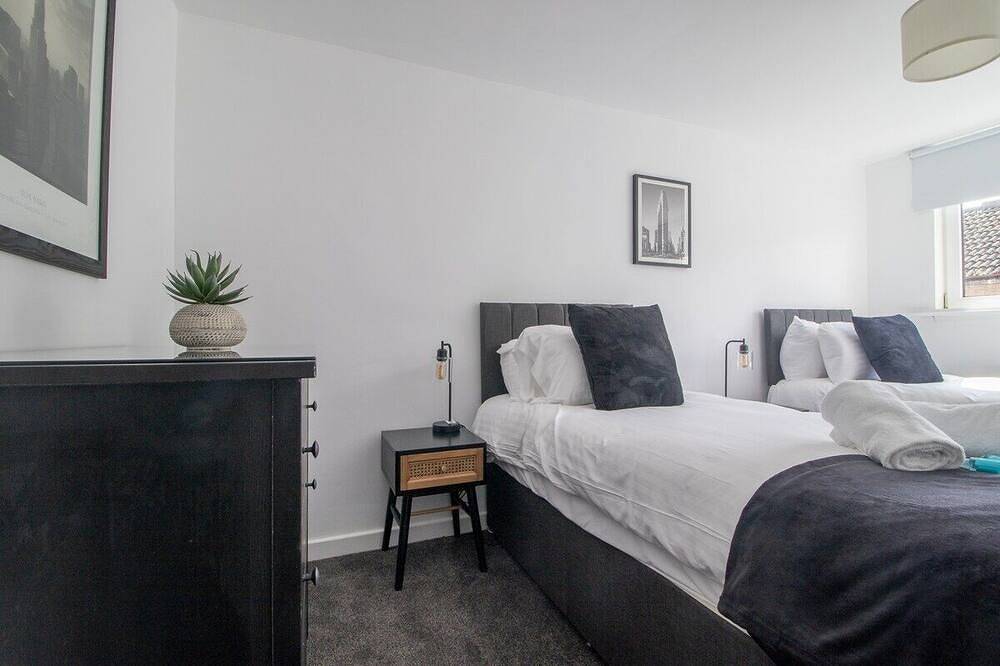 The Kings Height: Close to Glasgow & Edinburgh in Nord Lanarkshire