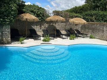 Maison d’hôte pour 2 personnes, avec piscine et sauna ainsi que jardin et jacuzzi à Moreilles