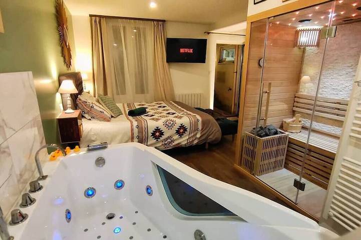 Ganze Wohnung, Your Stopover - Jungle Sauna & Spa in Niort, Niort und Umgebung