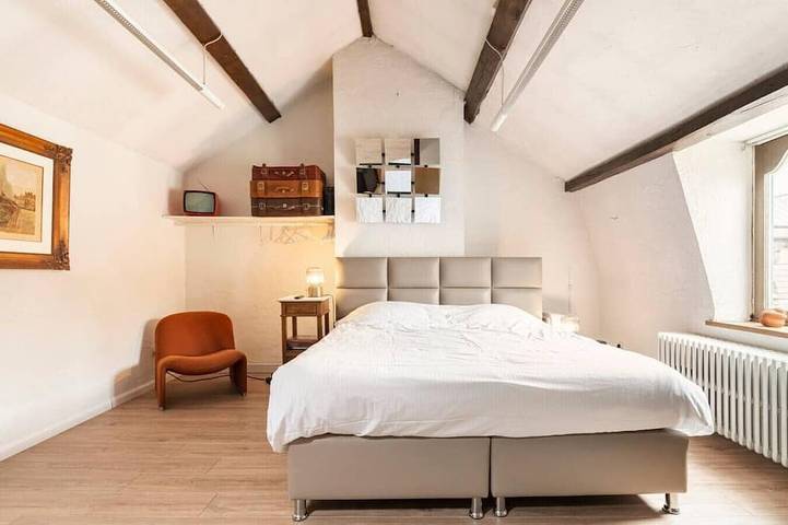Room N°4 / City Center Charming Attic Suite in Bruges, Provincia delle Fiandre Occidentali