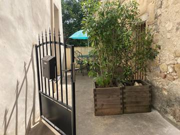 Gîte pour 4 personnes, avec terrasse, animaux acceptés à Roquestéron