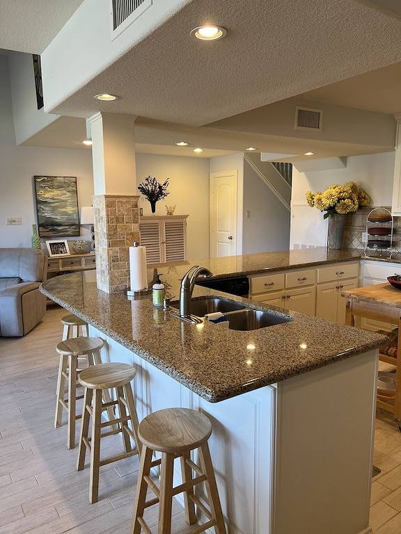 Vacation rental for 10 people, with yard and pool, with pets in Lake Conroe