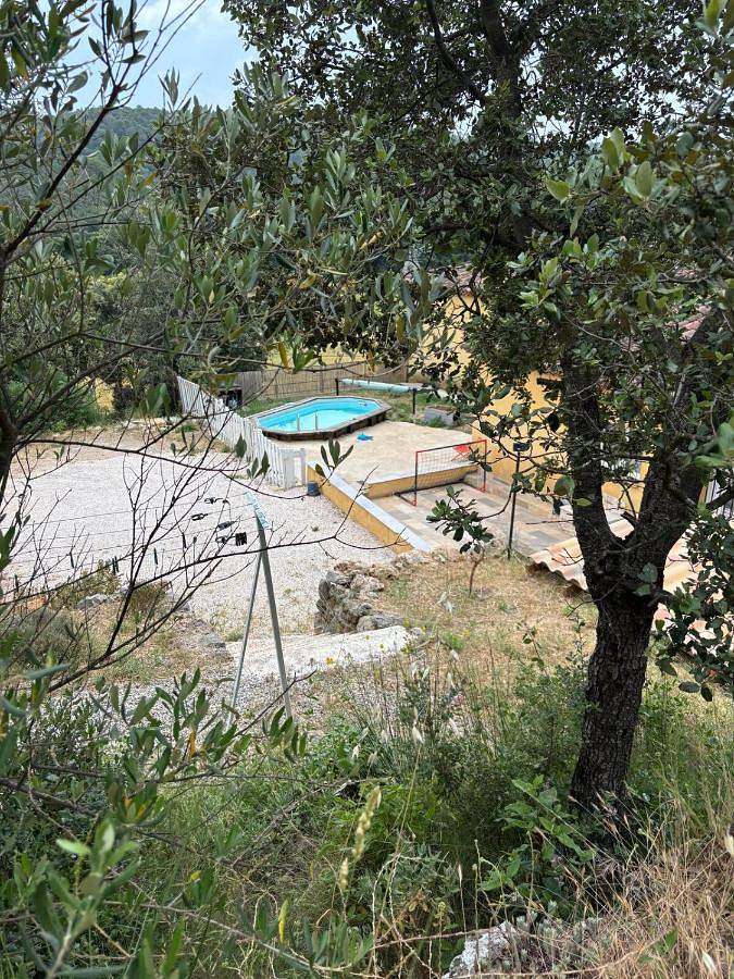 Gîte pour 6 personnes, avec terrasse ainsi que vue et piscine à Méounes-lès-Montrieux - 2