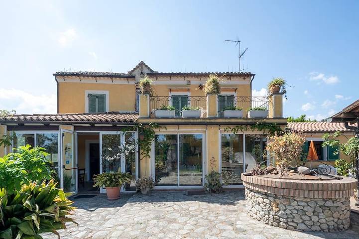 Agriturismo per 4 persone, con giardino e piscina in Provincia di Reggio Calabria