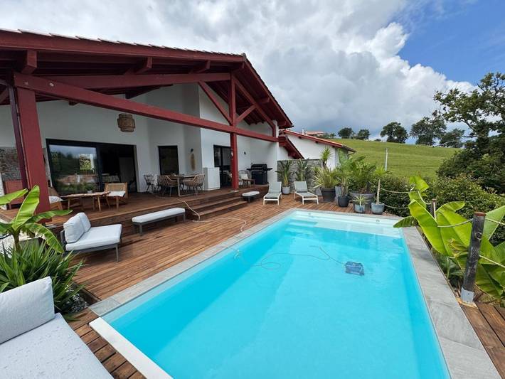Gîte pour 10 personnes, avec piscine et jardin à Ahetze