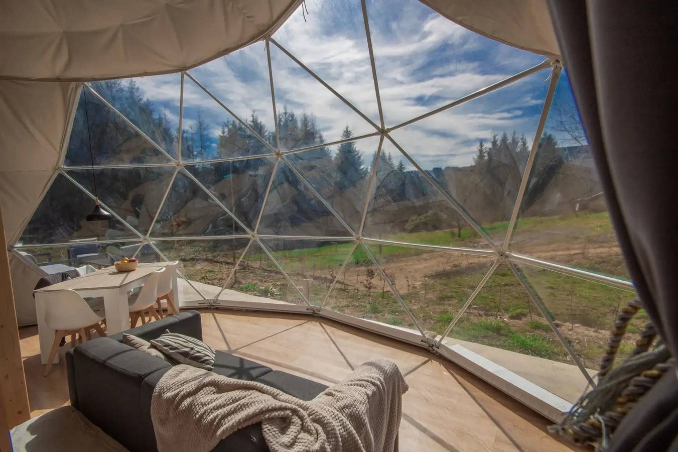 Zecamping 3* piscine couverte dog friendly locatif Bbq clim 50m2 in Châtel-Montagne, Région de Vichy