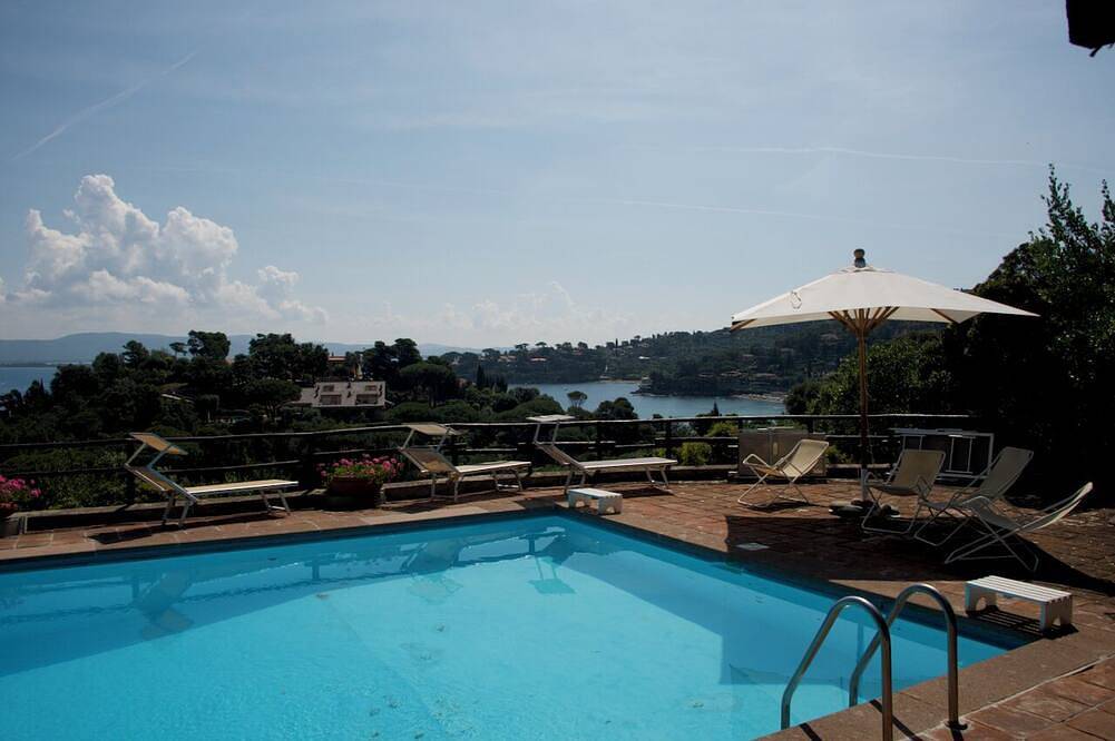 Splendid Villa surrounded by greenery with swimming pool. in La Cantoniera, Monte Argentario