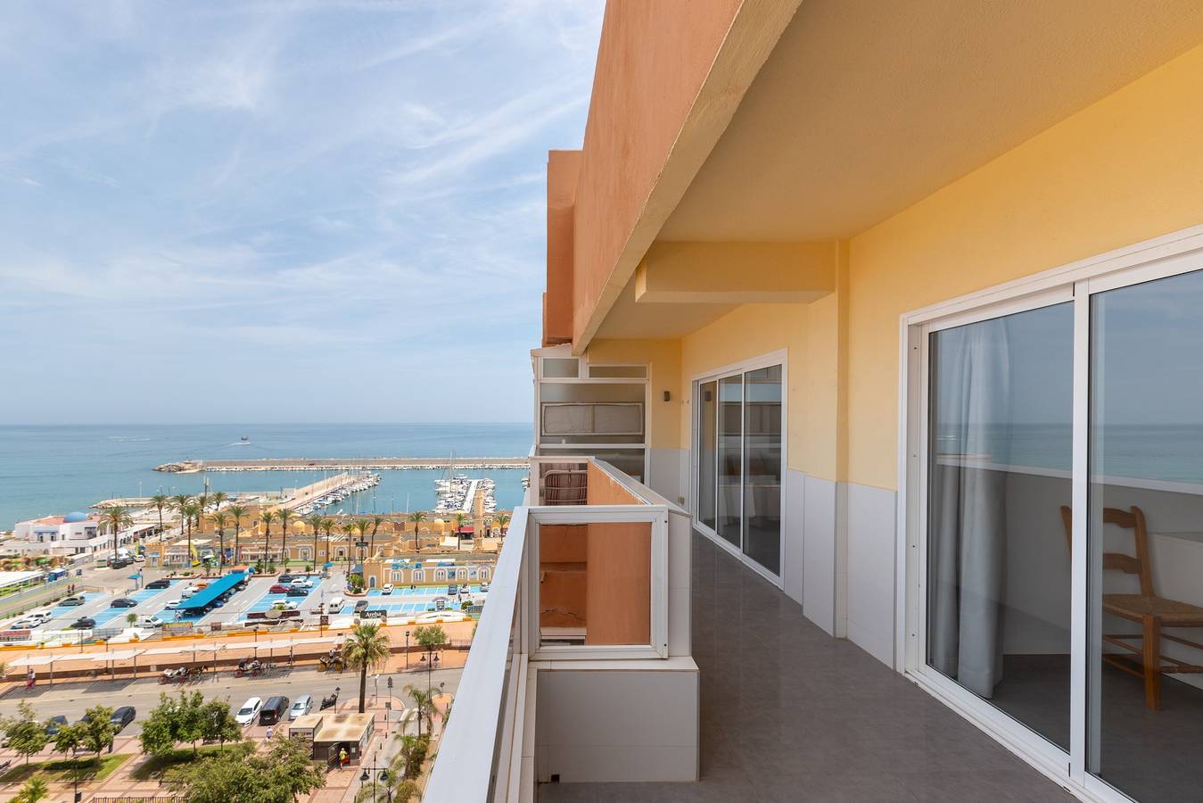 Entire apartment, Apartment 'Penthouse with private pool' with Sea View, Wi-Fi and Air Conditioning in Fuengirola Centre, Fuengirola