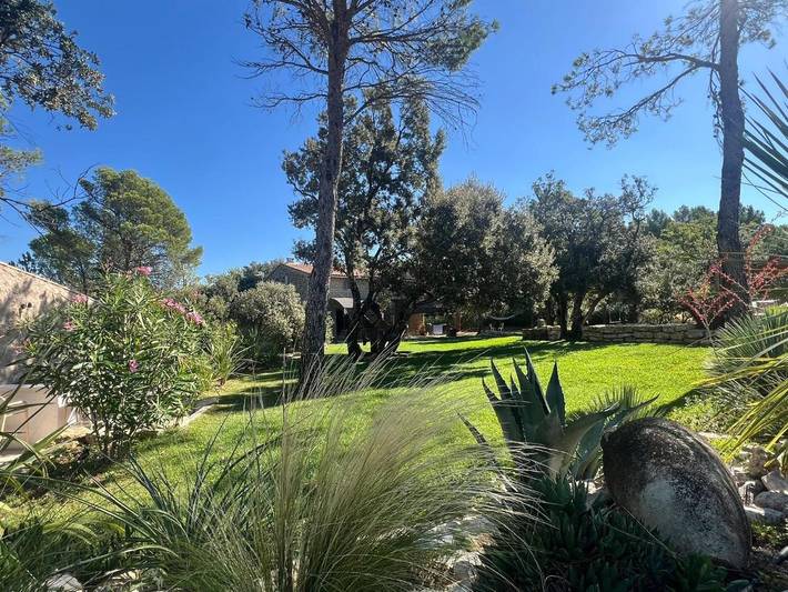 Location de vacances pour 10 personnes, avec piscine ainsi que jardin et vue à Murs - 4