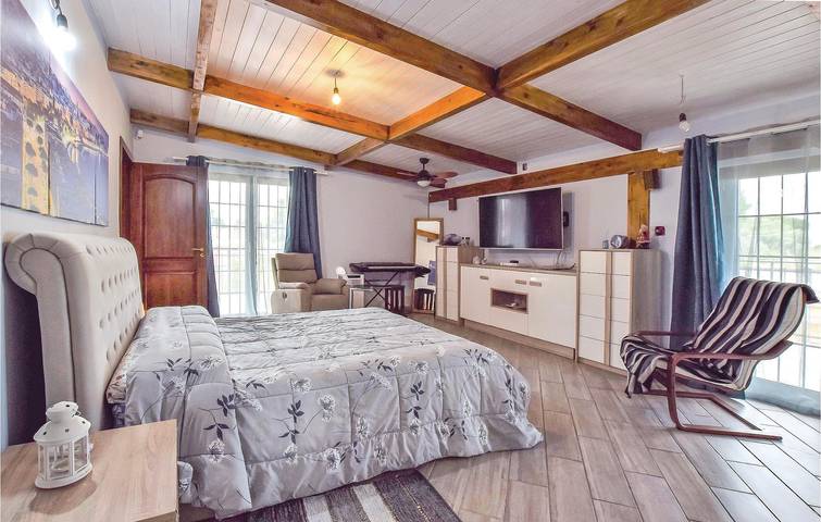 Apartamento con terraza junto a la piscina - 2 km de la playa in Mondragone, Provincia de Caserta