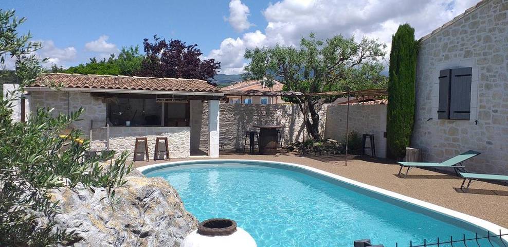 Location de vacances pour 6 personnes, avec Terrasse et Jardin ainsi que Piscine et Vue à Modène