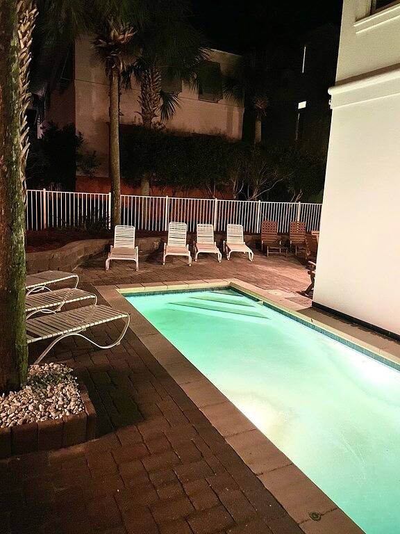 Vacation house for 18 people, with pool and yard in Miramar Beach