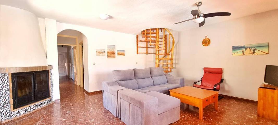 Location de vacances pour 6 personnes, avec piscine ainsi que terrasse et jardin à Calabardina - 3