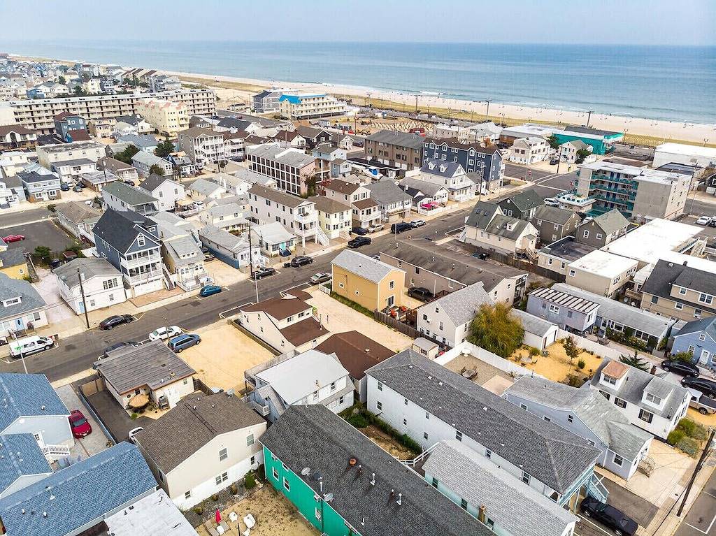 Upscale and Cozy Ocean Block Home w/ Free Parking & Beach Badges in Toms River, Ocean County