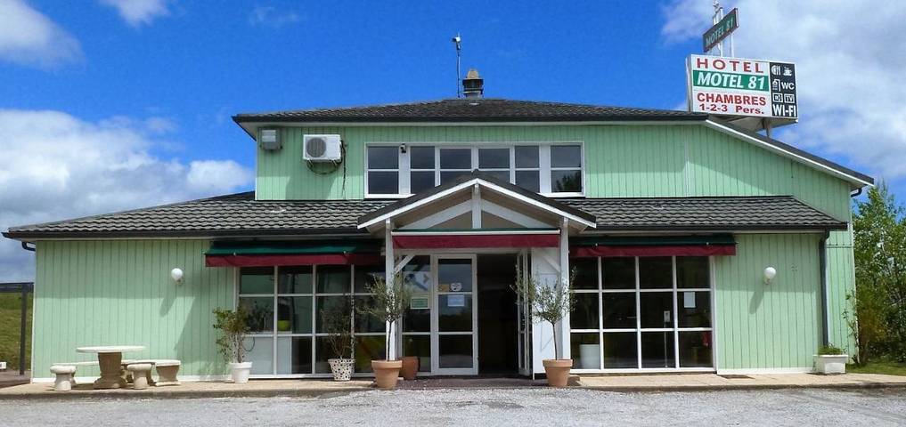 Hôtel pour 2 personnes, avec Terrasse ainsi que Jardin et Vue à Castres