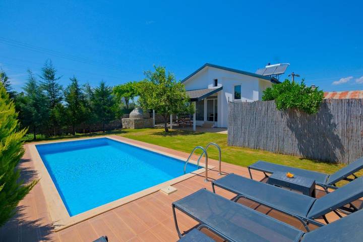 Villa für 4 Personen, mit Pool und Terrasse sowie Garten in Fethiye