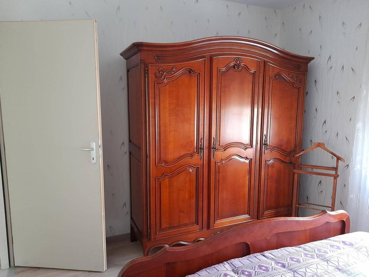Double Room with Shared Bathroom in Celles-sur-Belle, Région de Niort