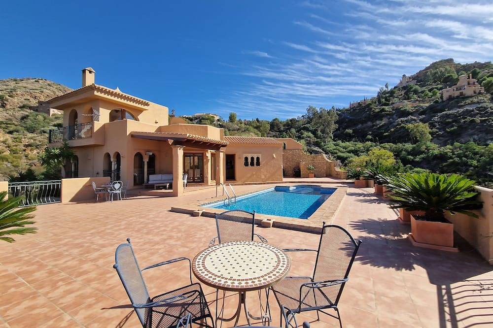 Spectacular mountain views in a romantic location. Close to Mojacar beaches. in Cortijo Cabrera, Turre