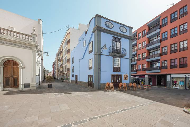 Apartamento entero, Apartamento "La Buhardilla de la Vicaría" en una ubicación inmejorable con terraza y Wifi in San Cristóbal de La Laguna, Tenerife Norte