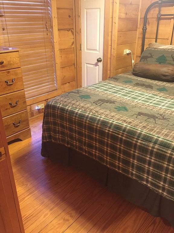 Gemütliche Hütte am Lake James mit eigenem Strand und Bootsanleger in McDowell County