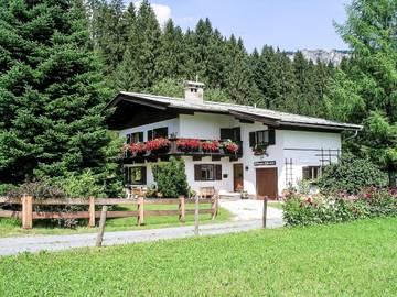 Ferienhaus für 11 Personen, mit Balkon und Garten sowie Ausblick in Sankt Johann in Tirol