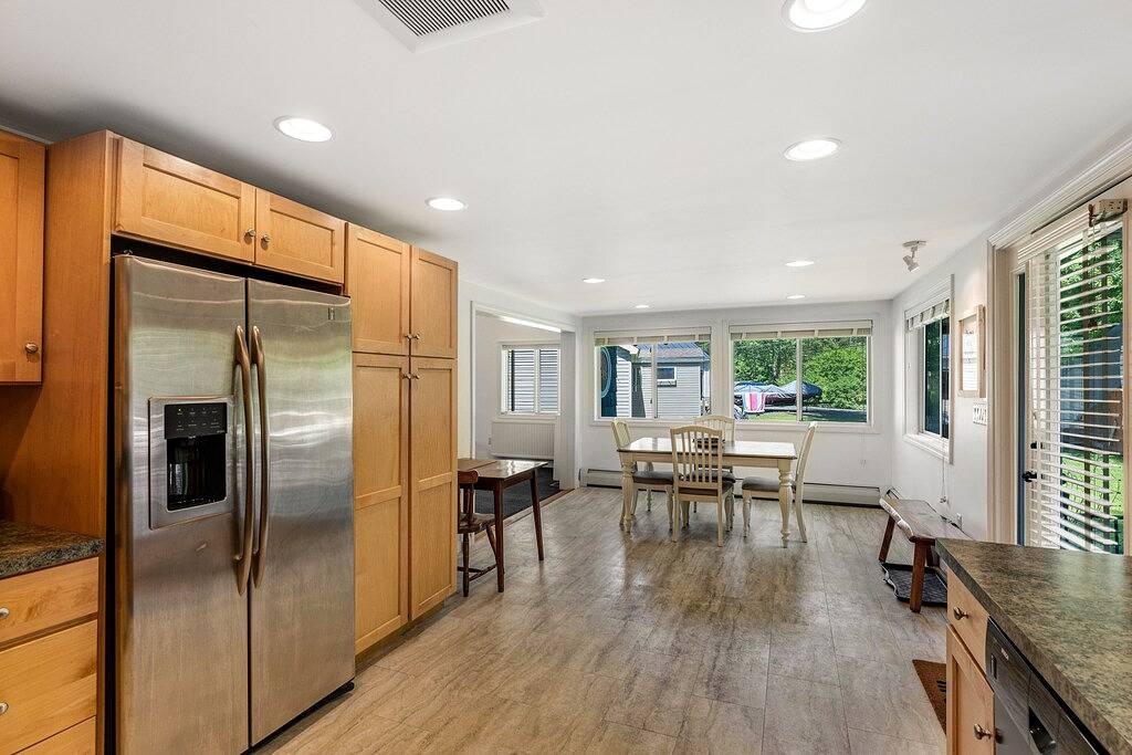 Dog-friendly lake escape with sunroom, high-speed Wifi, water views & central Ac in Rutland County