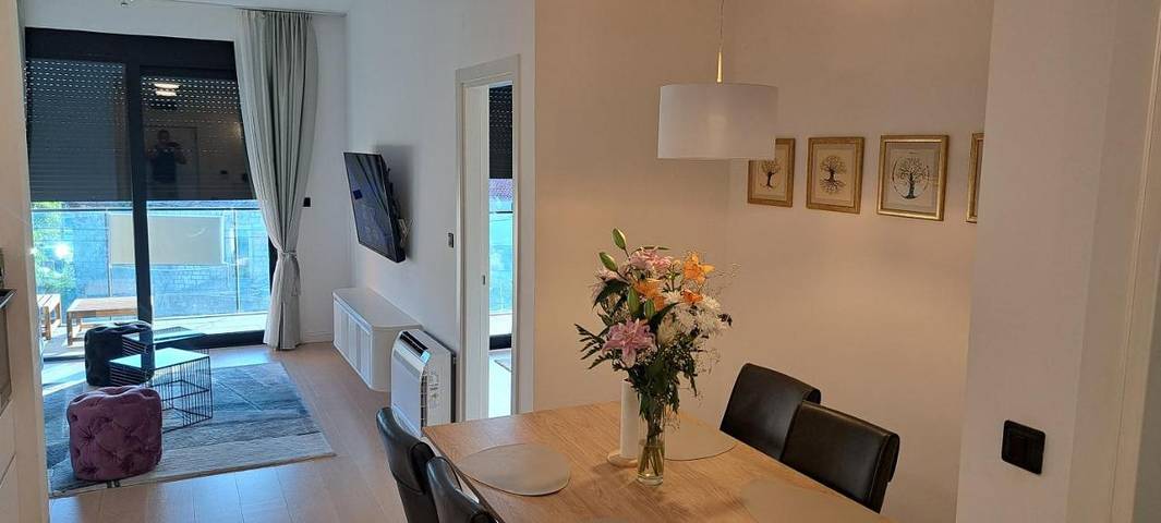 Apartament wakacyjny dla 2 osób, z taras i widok w Tivat