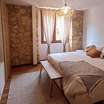 Gîte pour 5 personnes, avec terrasse et jardin, animaux acceptés dans Novales