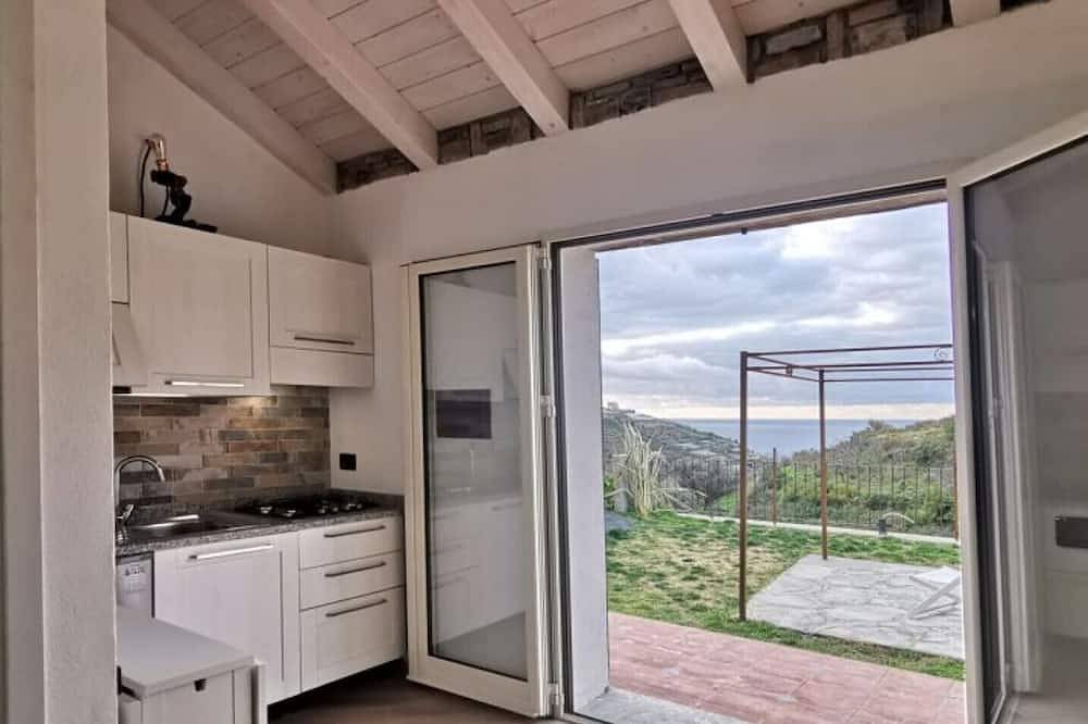 Ganze Wohnung, Studio apartment with terrace/garden with sea view in Pompeiana, Riviera di Ponente