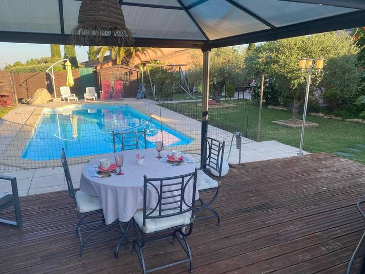 Chambre d’hôte pour 2 personnes, avec jacuzzi ainsi que piscine et jardin