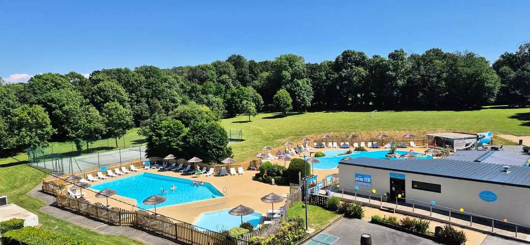 Camping pour 10 personnes, avec piscine et terrasse, animaux acceptés